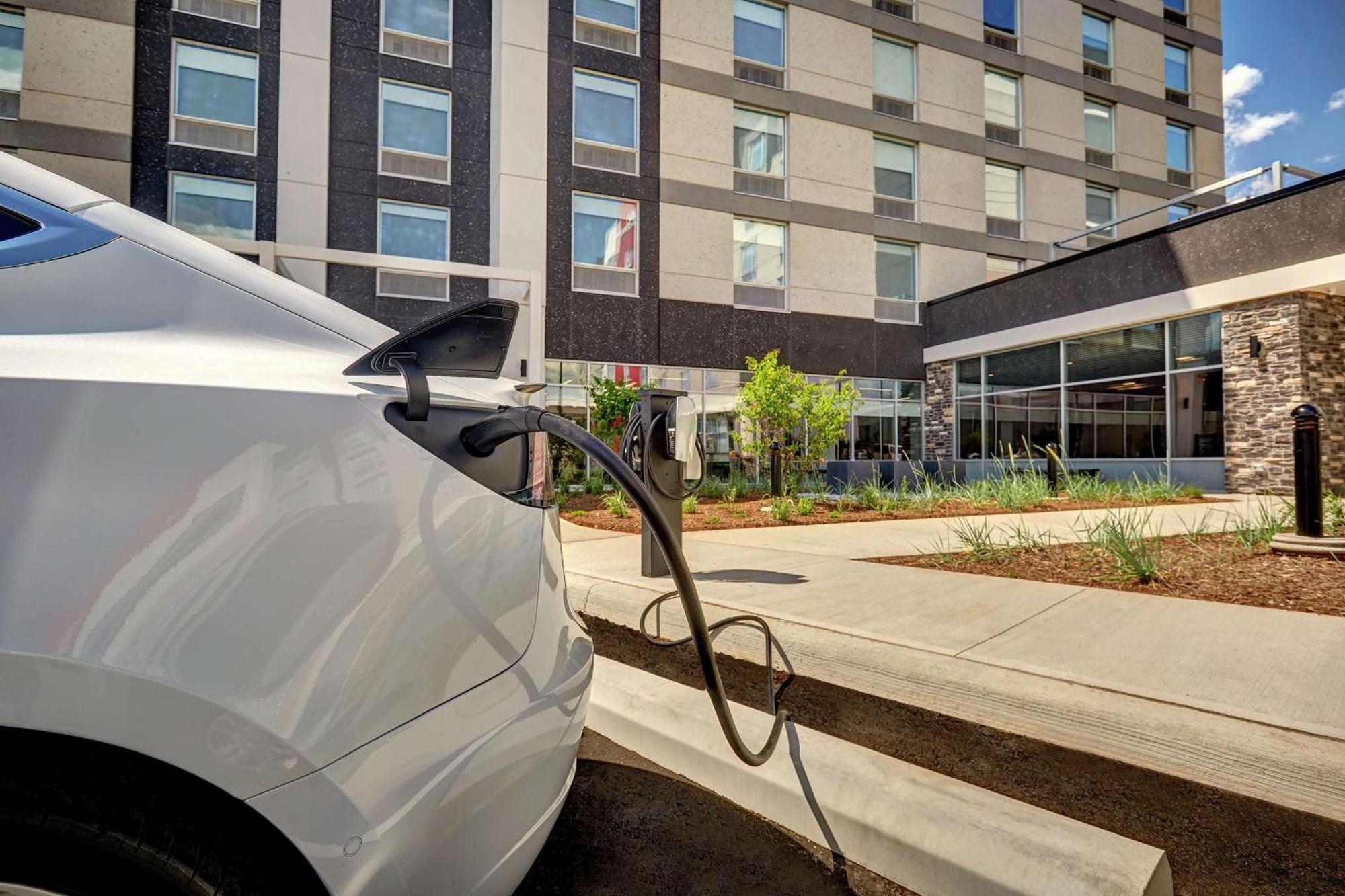 Hilton Garden Inn Toronto/Brampton West, Ontario, Canada מראה חיצוני תמונה