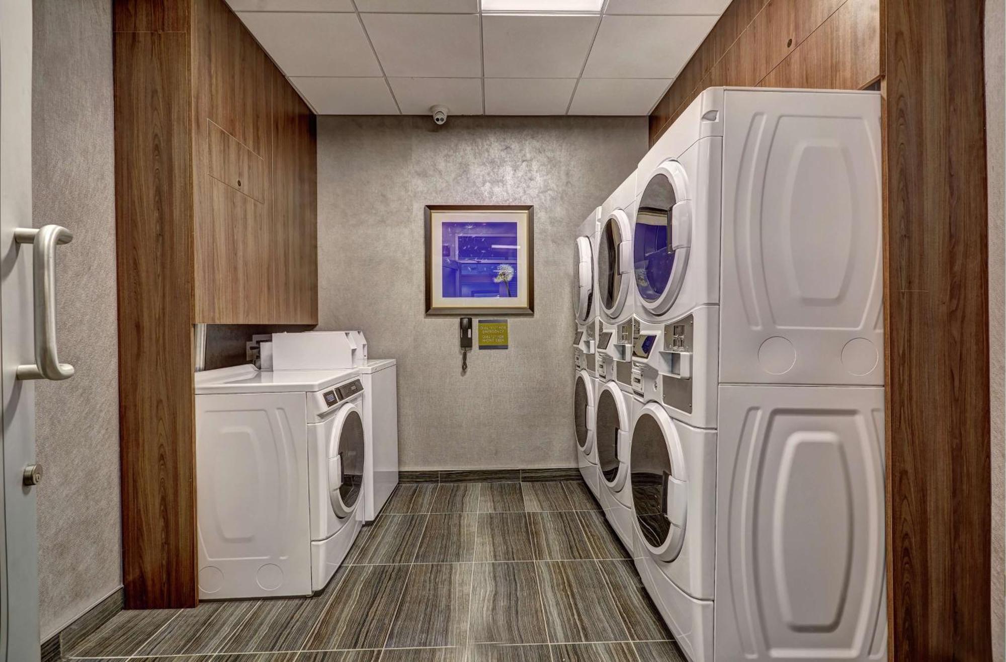 Hilton Garden Inn Toronto/Brampton West, Ontario, Canada מראה חיצוני תמונה