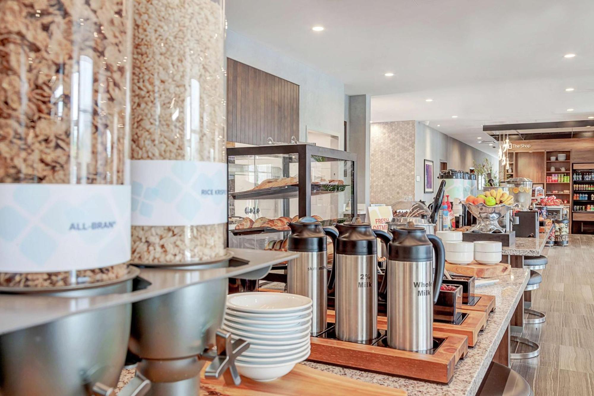 Hilton Garden Inn Toronto/Brampton West, Ontario, Canada מראה חיצוני תמונה